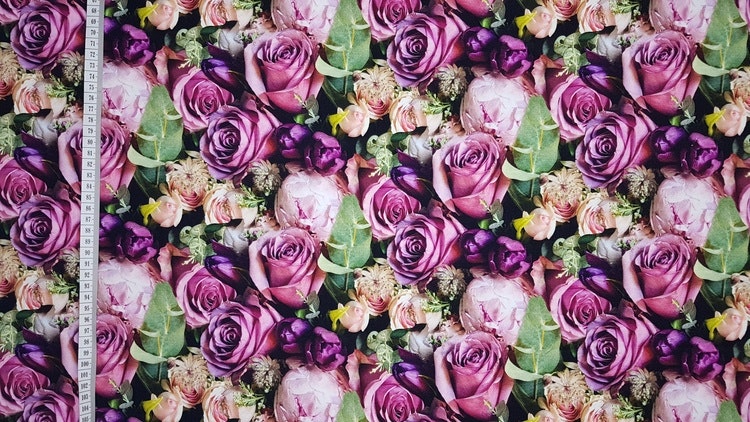 trikå tyg  mönster stuvbit college trikåtyg blommor lila vita rosor ros