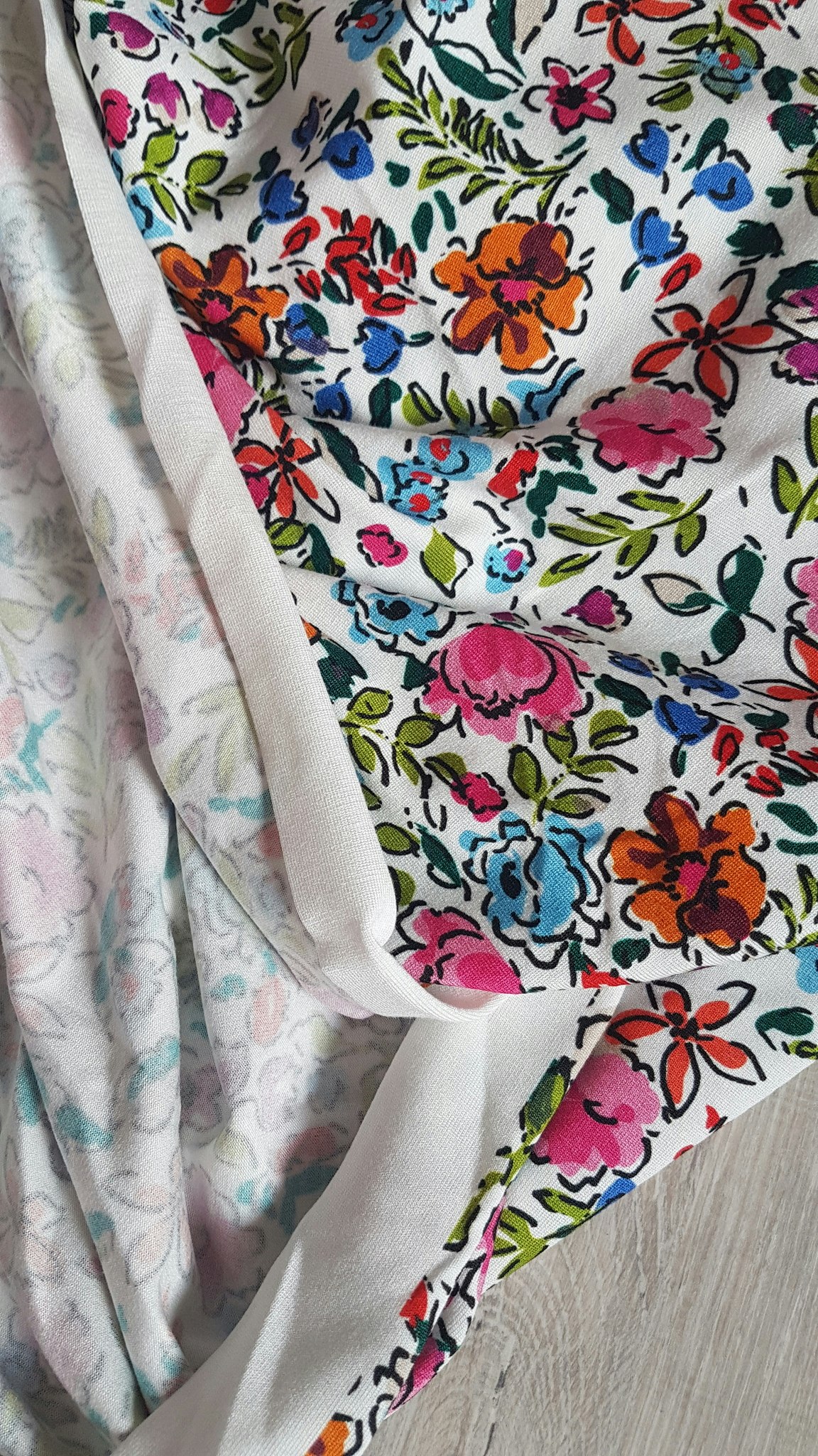 Små Blommor Vitt, Sommar Single Jersey Viscose OUTLET