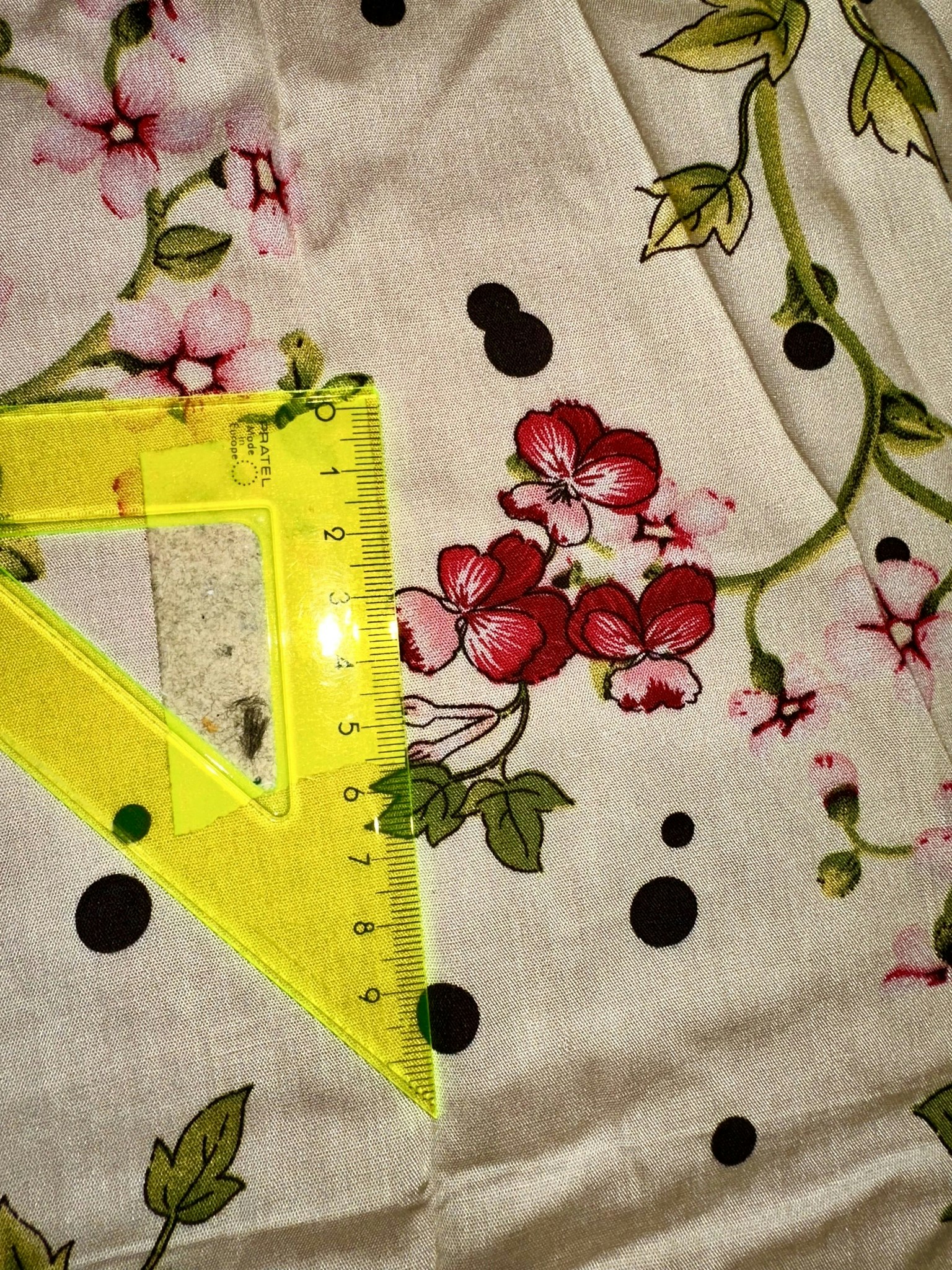 Blommor På Gul  Viscose OUTLET