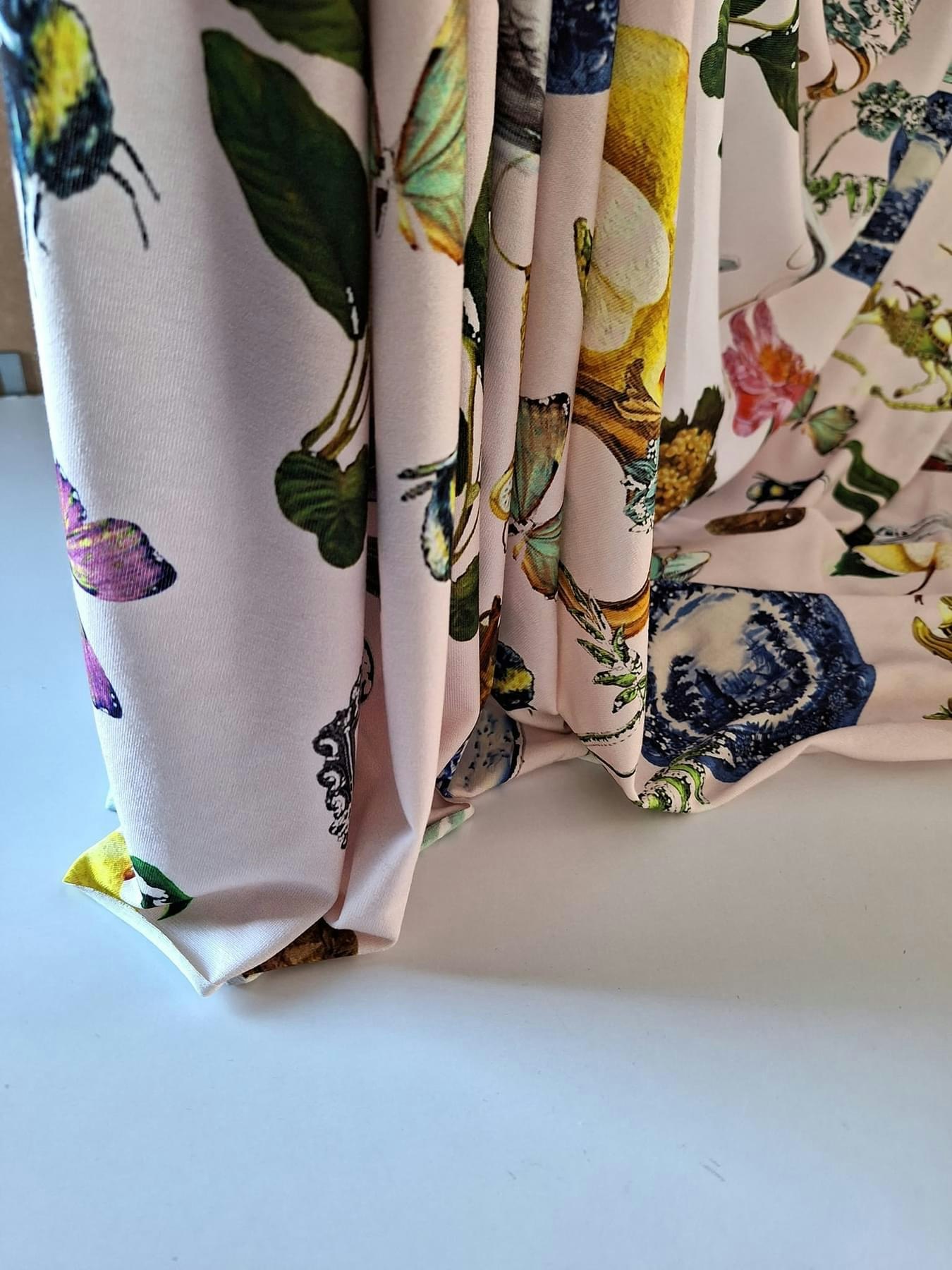 Blommor Koppar och Tallrikar Jersey Viscose OUTLET