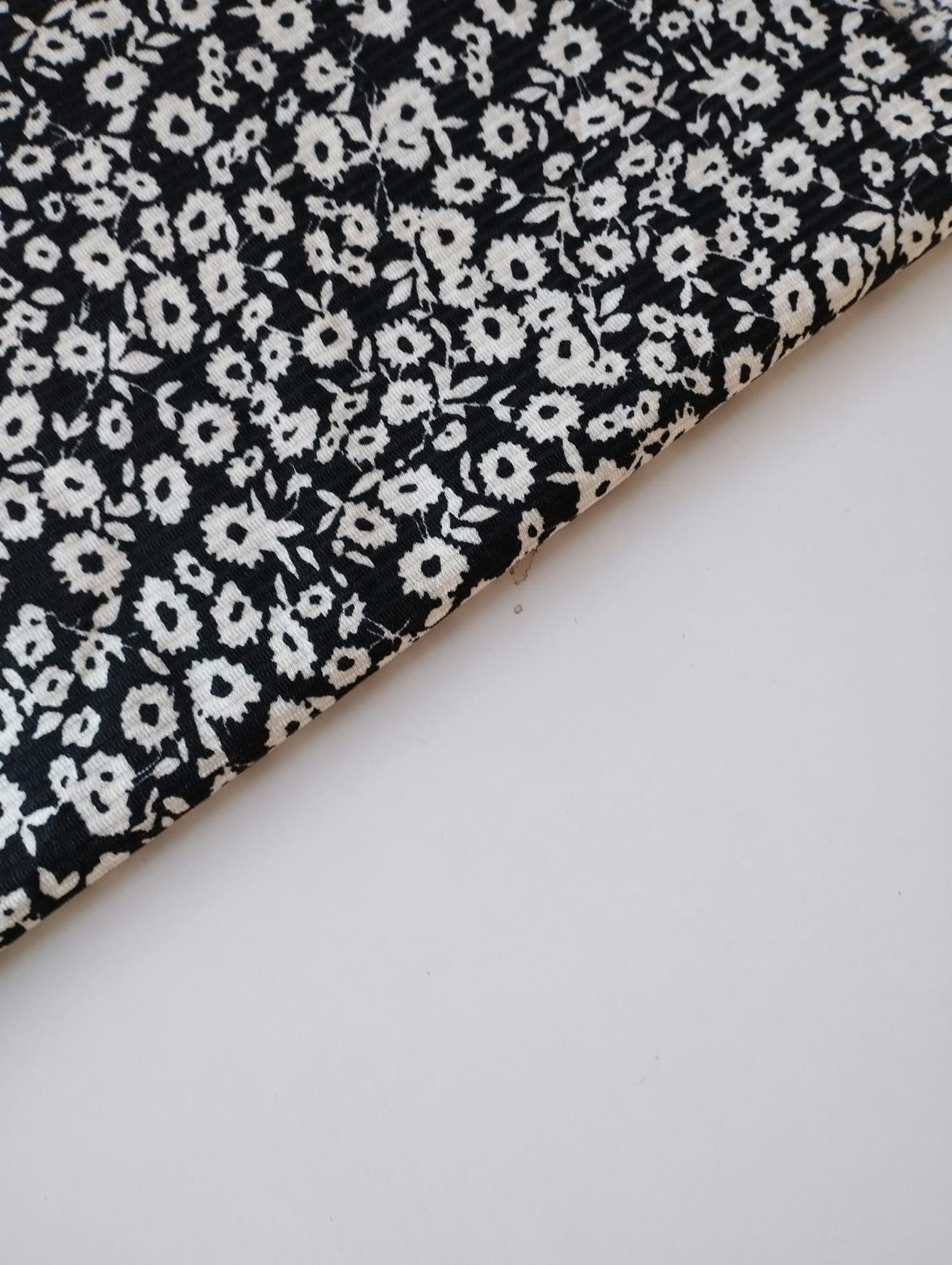 Blommor Svart Vit Ribbad Single Jersey  OUTLET