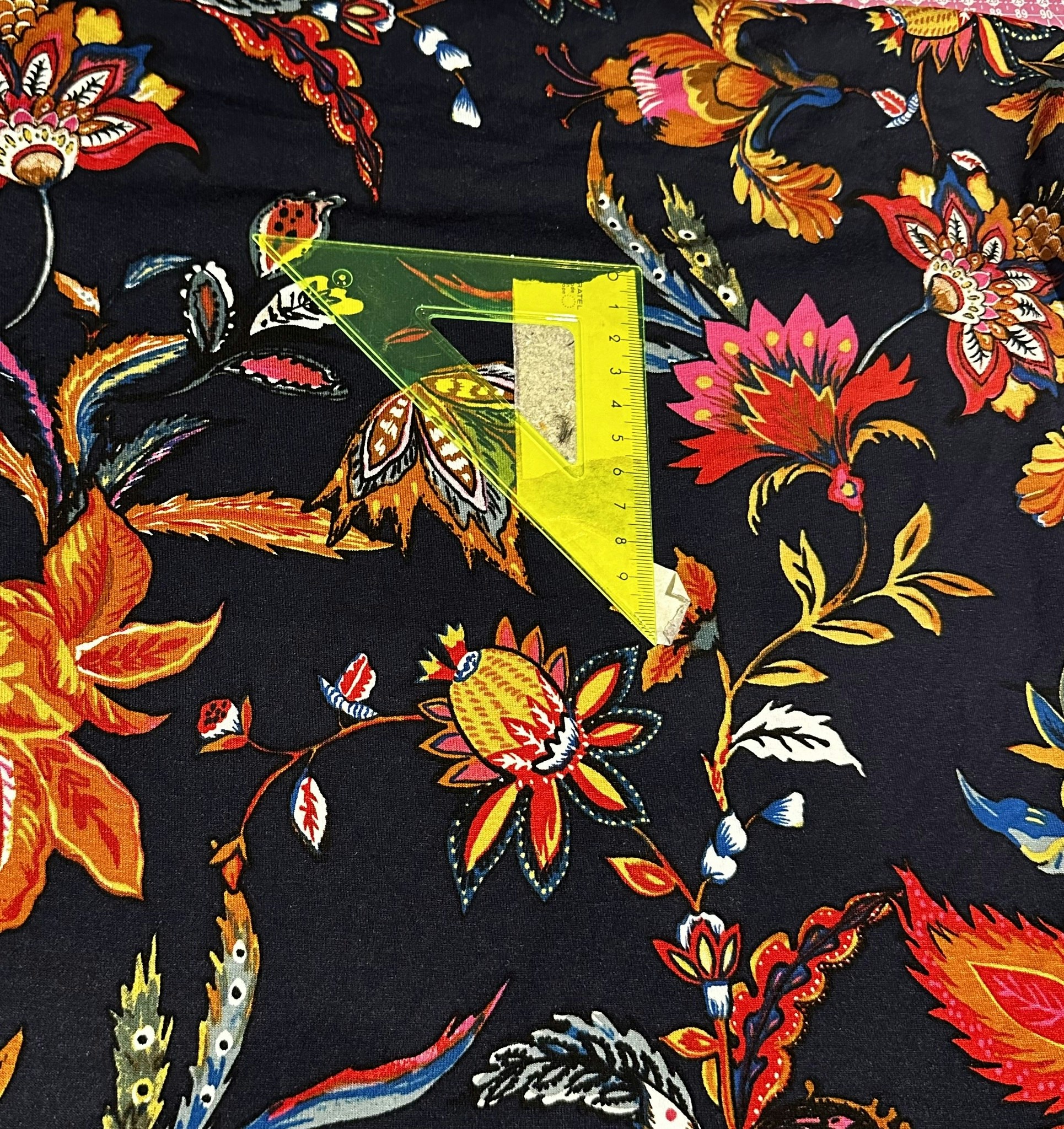 Orient Blommor Jersey Viscose  OUTLET