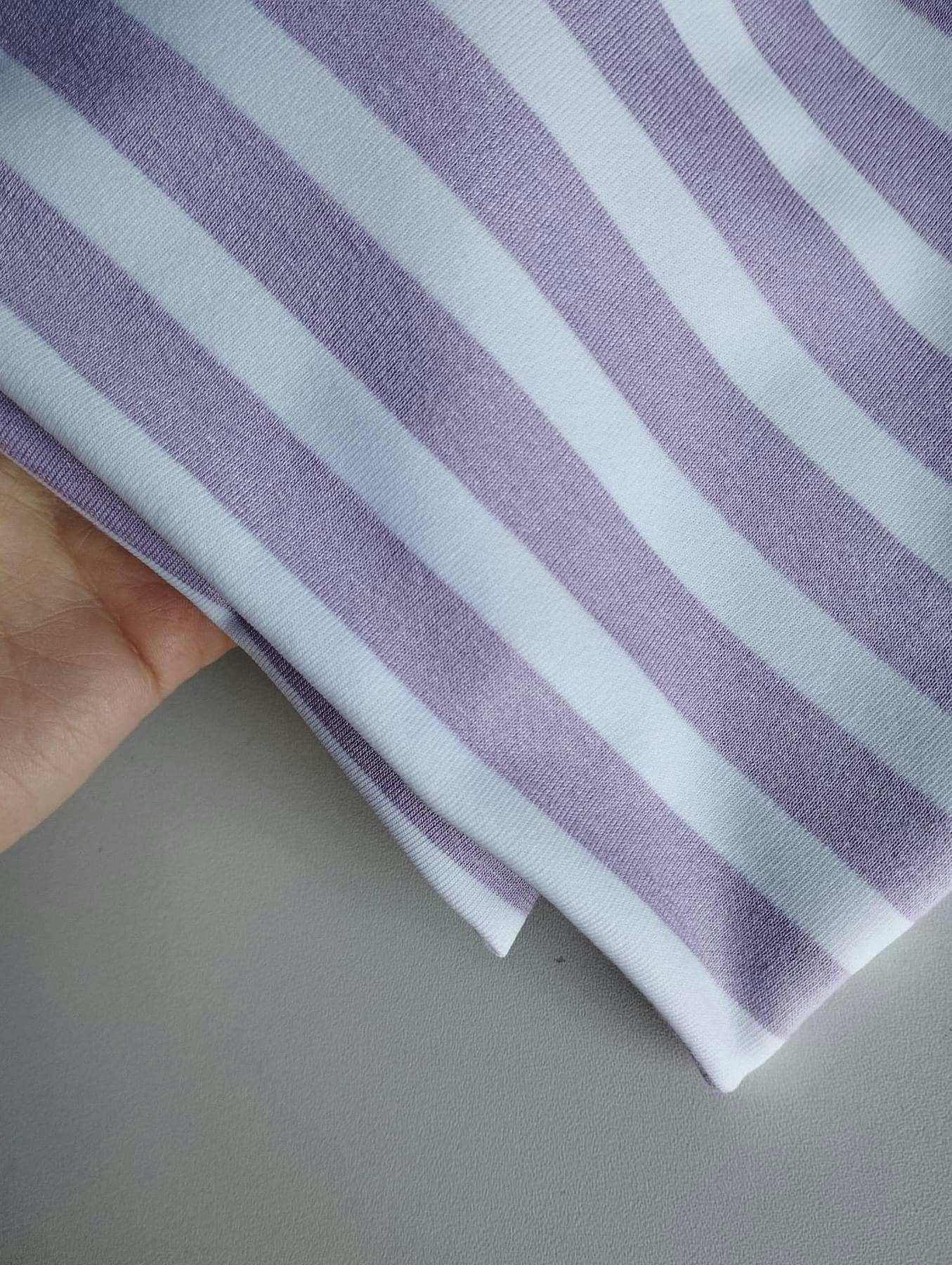Tyg tyger Jersey Viscose ränder lila linjer
