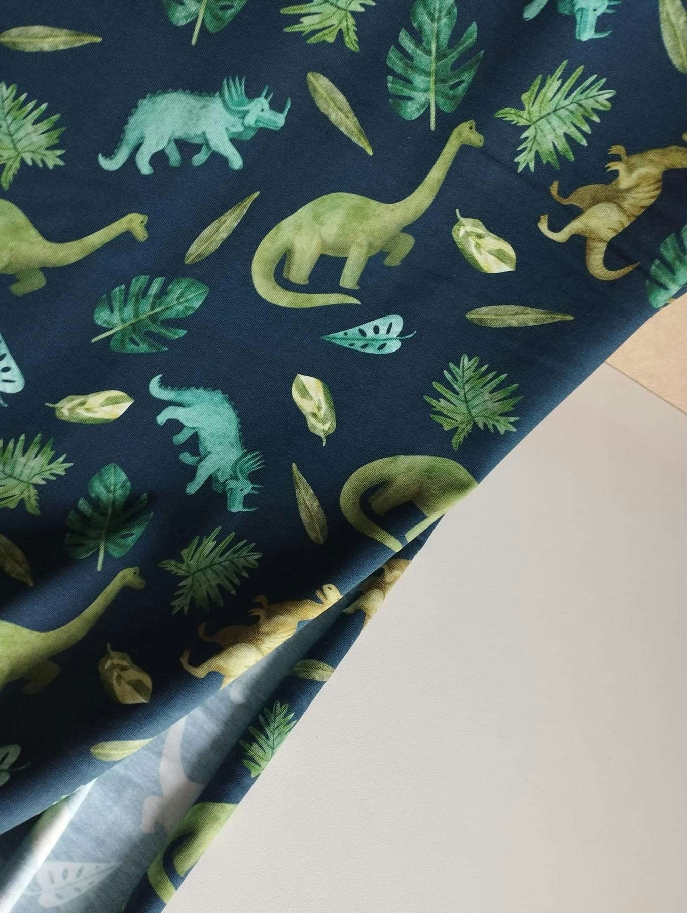Dinosaurer På Grön Single Jersey