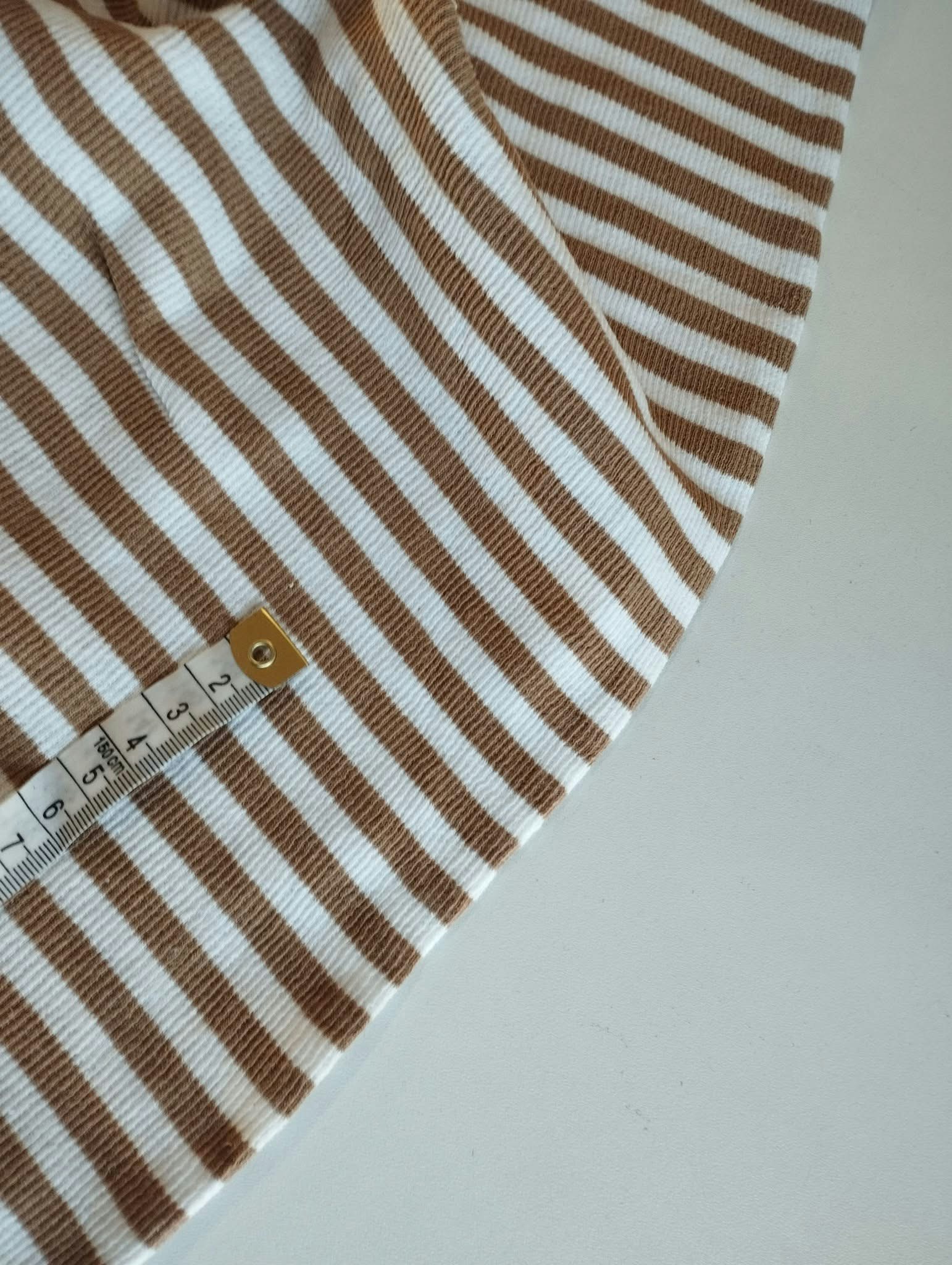 Tyg tyger ribb ribbat karamell ränder randig