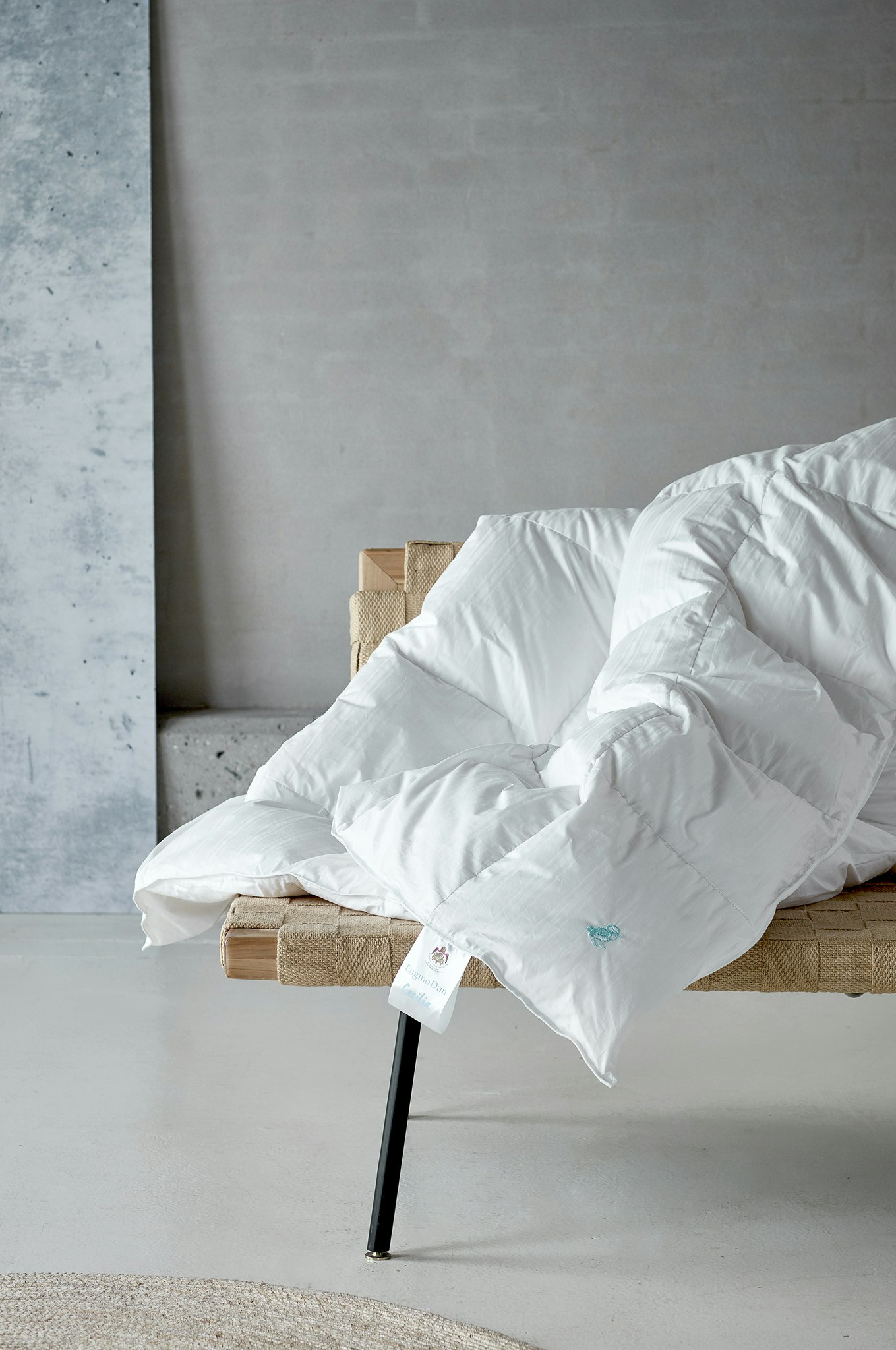Engmo Dun, Duntäcke Cecilia varmt 150x210 cm - Köp sängkläder, kimonos,  nattlinnen & plädar - Navy Stories