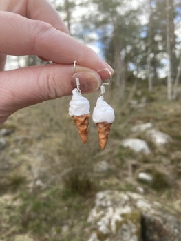 Mjukglass örhängen