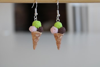 Kulglass örhängen