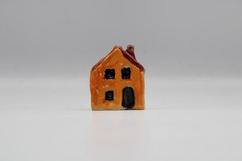 Orange hus