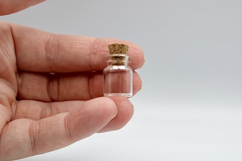 Glasflaska miniatyr 18 mm x 12 mm