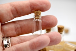Glasflaska miniatyr 23 mm x 10 mm