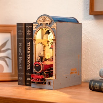 Time travel bookend miniatyrhus byggsats