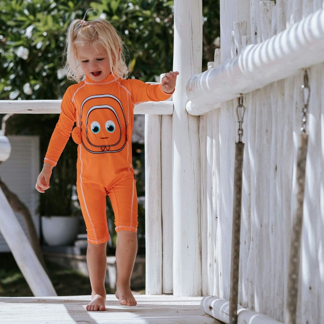 UV-dräkt till barn med keps - My Carry Potty baddräkt Clownfisk - långärmad uvdräkt med solskydd
