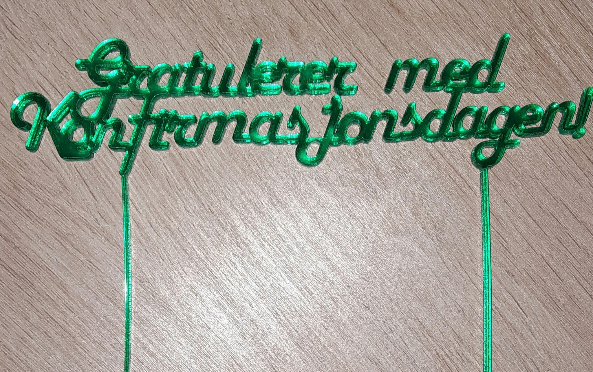 Kaketopper i akryl, uten navn.