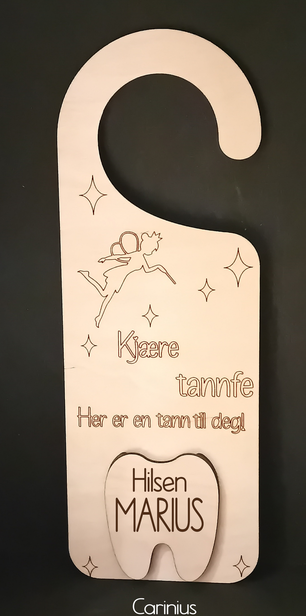 Gravert dørhenger TANNFEEN
