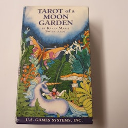 Tarot of a moon garden
