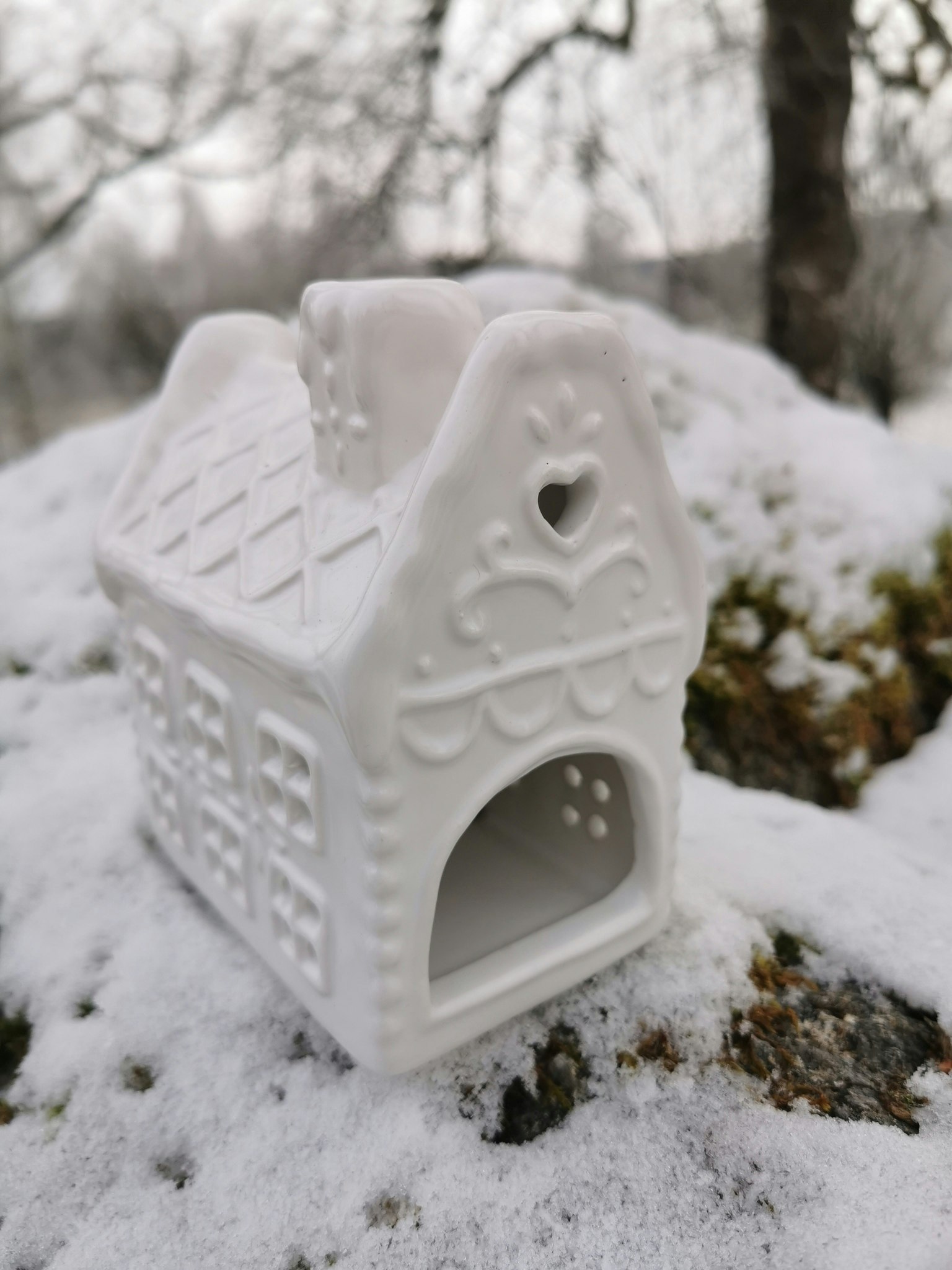 Vita pepparkakshus - Majas lyktor - Barncancerfonden