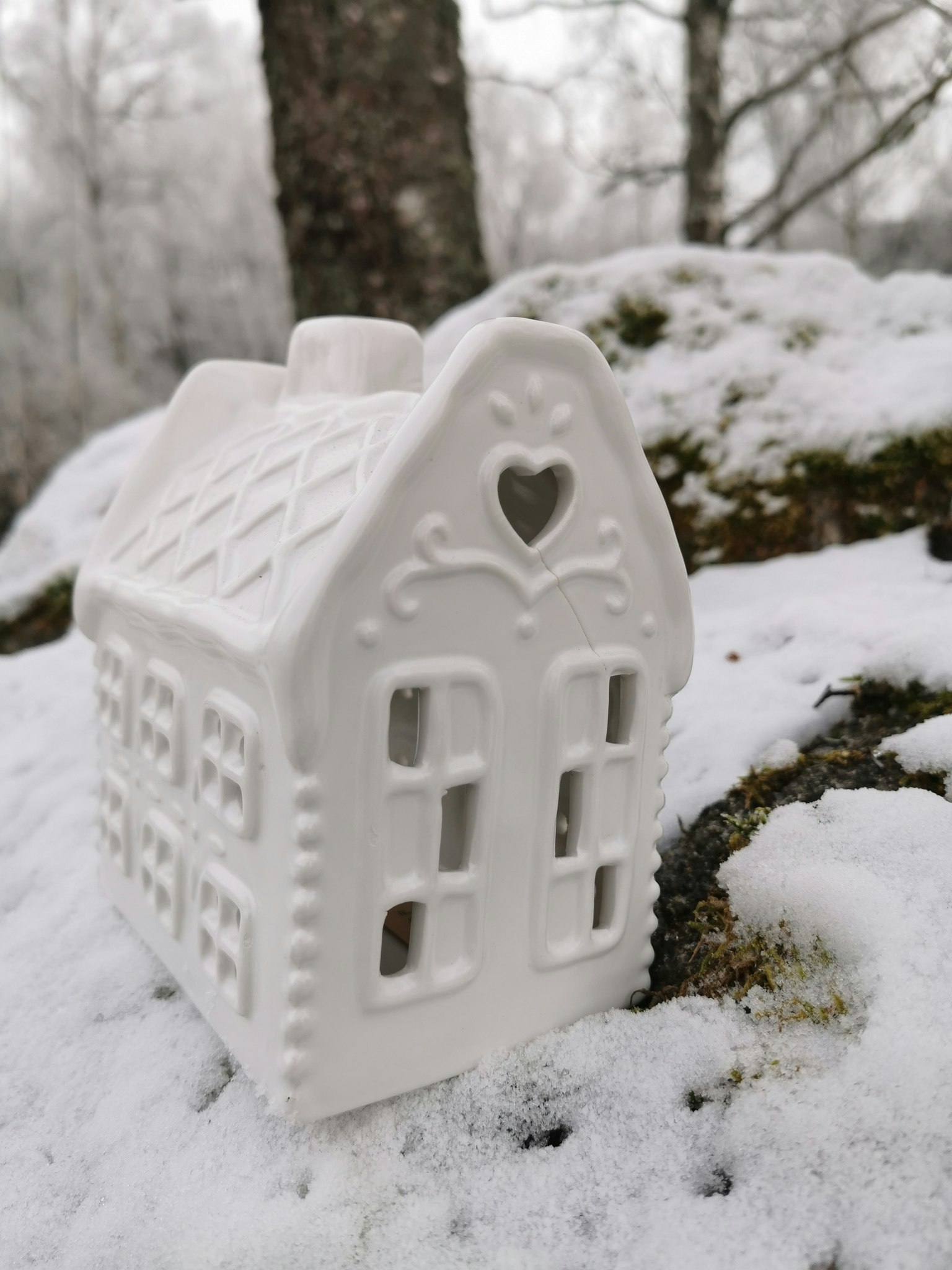 Vita pepparkakshus - Majas lyktor - Barncancerfonden