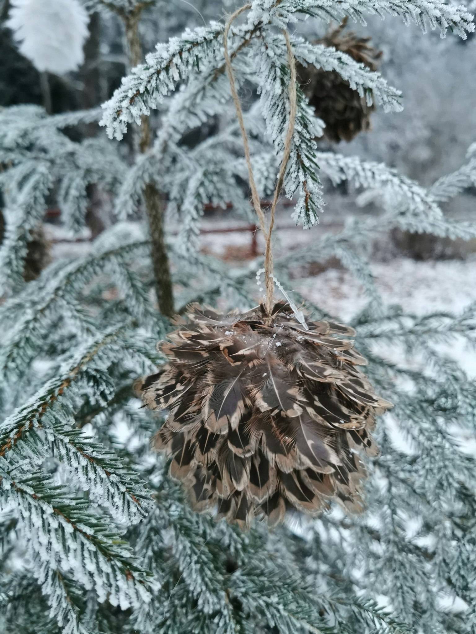 Fjäderbollar till julgranen