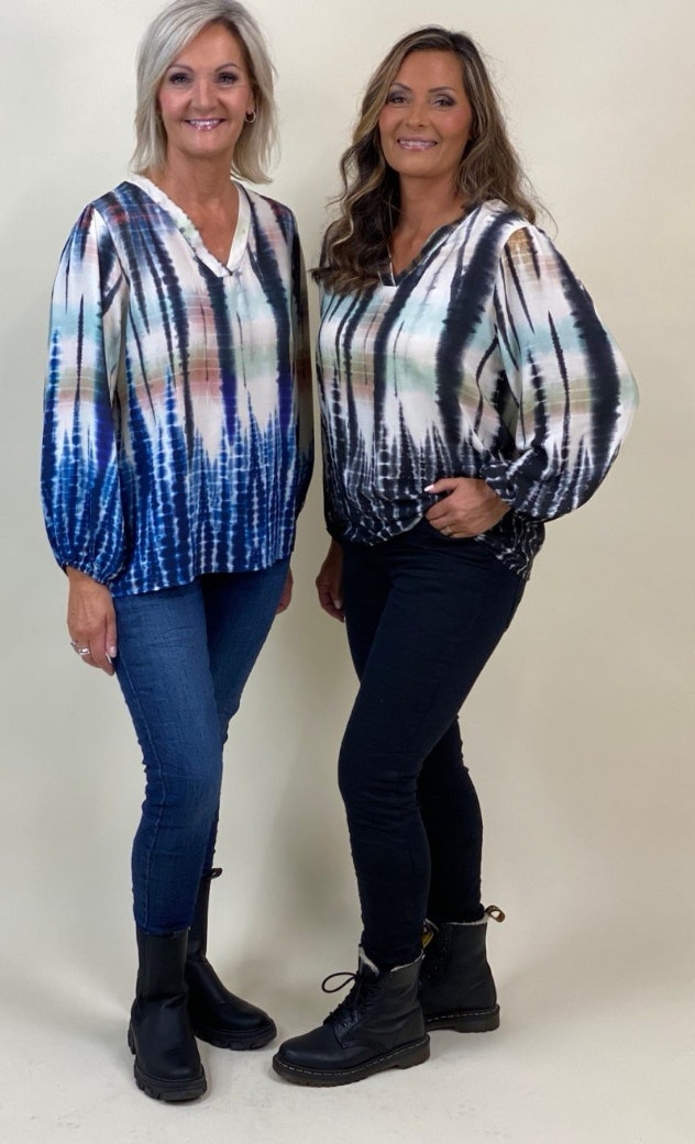 Vacker blus i viscose.