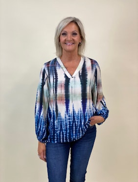Vacker blus i viscose.