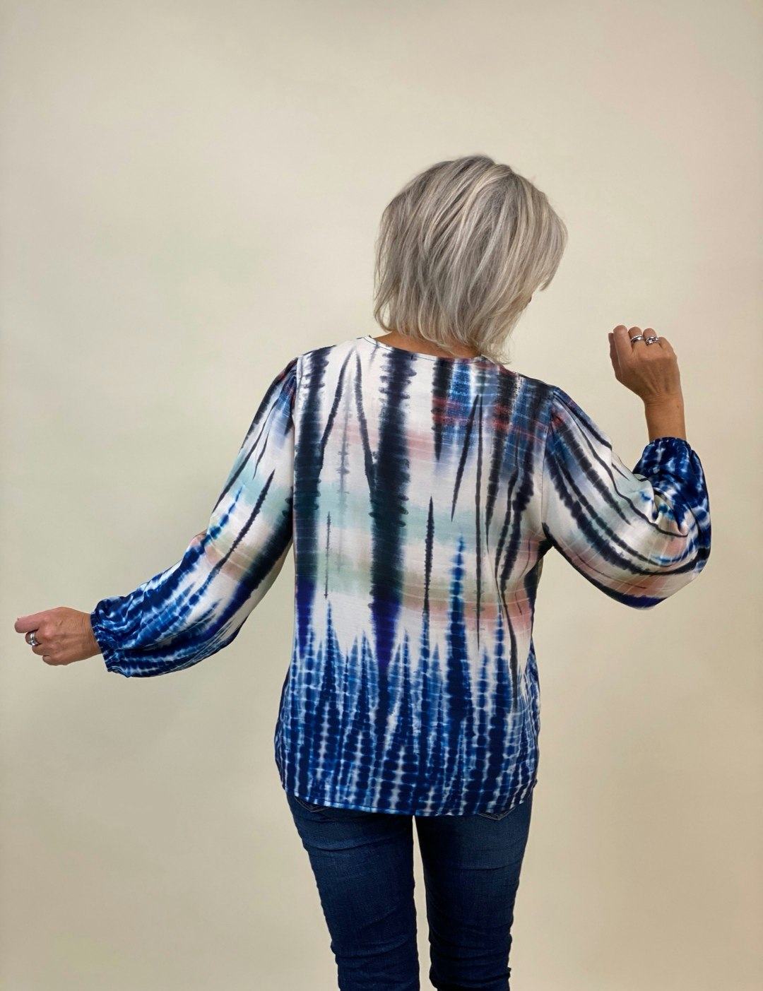Vacker blus i viscose.
