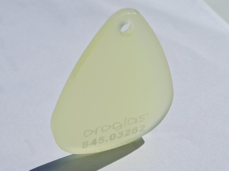 Akrylskiva Gjuten PMMA GS (6 mm ) ljusgul transparent matt/matt
