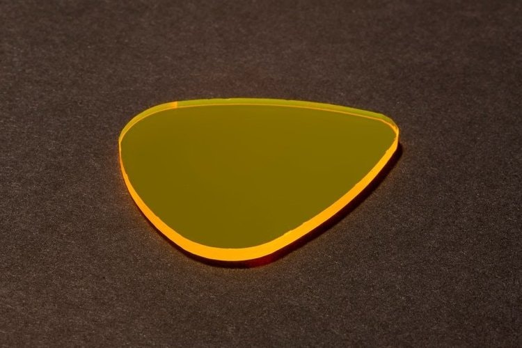 Akrylskiva Gjuten PMMA GS (3 mm ) Pop Gul Fluorescerande kanter Transparent 60 %