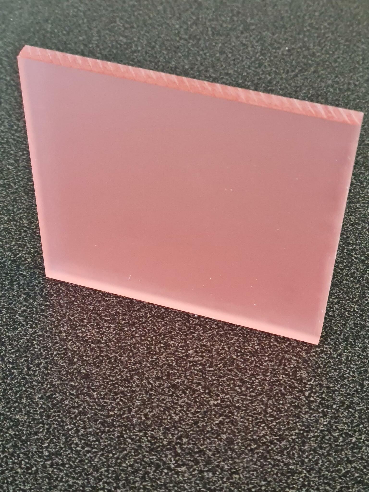 Akrylskiva Gjuten PMMA GS (6 mm ) ljusrosa transparent matt yta