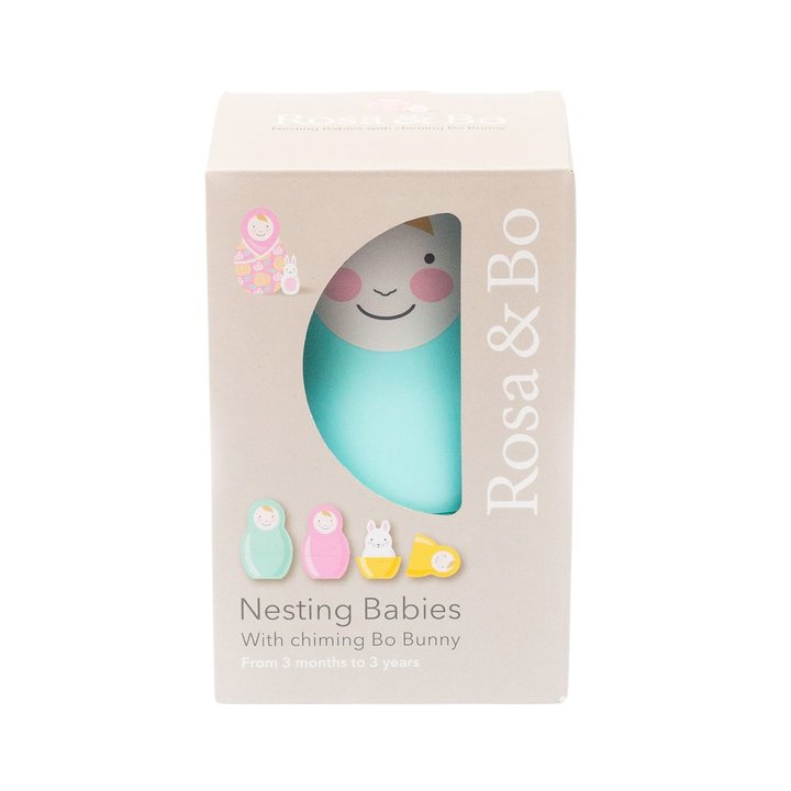 Förpackning med babyleksak Rosa & Bo i färgen Rainbow
