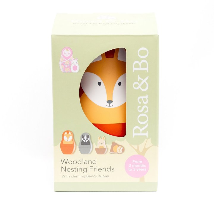 Förpackning med babyleksak Rosa & Bo i färgen Woodland