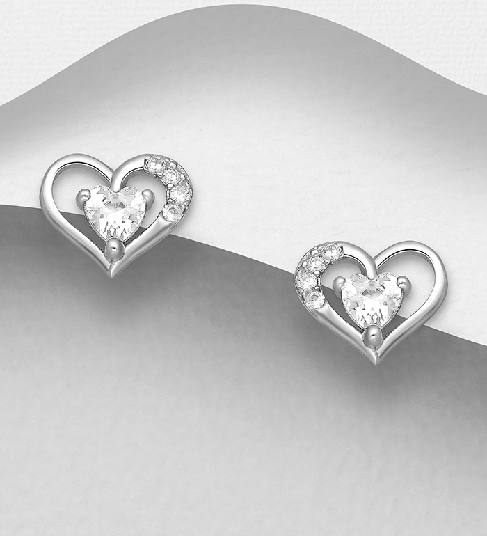 Silverörhängen Hjärtan med en större & fyra små cubic stenar