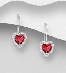 Silverörhängen hängande Hjärtan med glittrande stenar