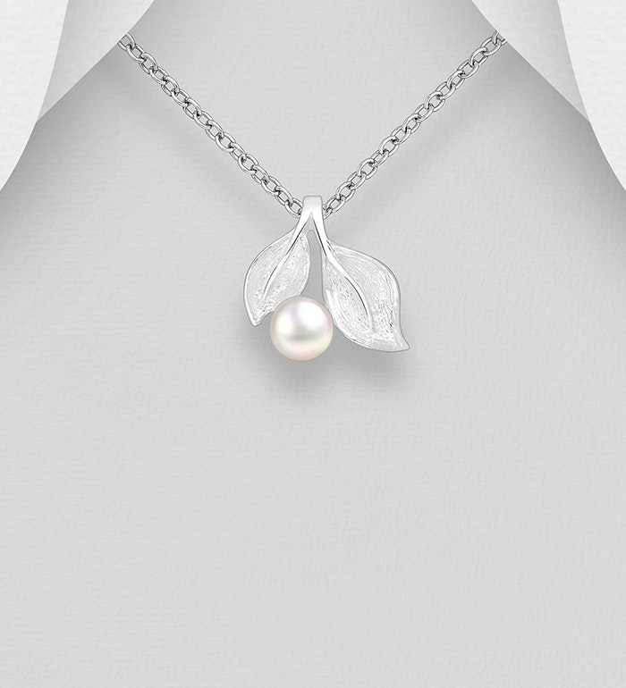 Silverhalsband - vackert smycke med löv & sötvattenpärla
