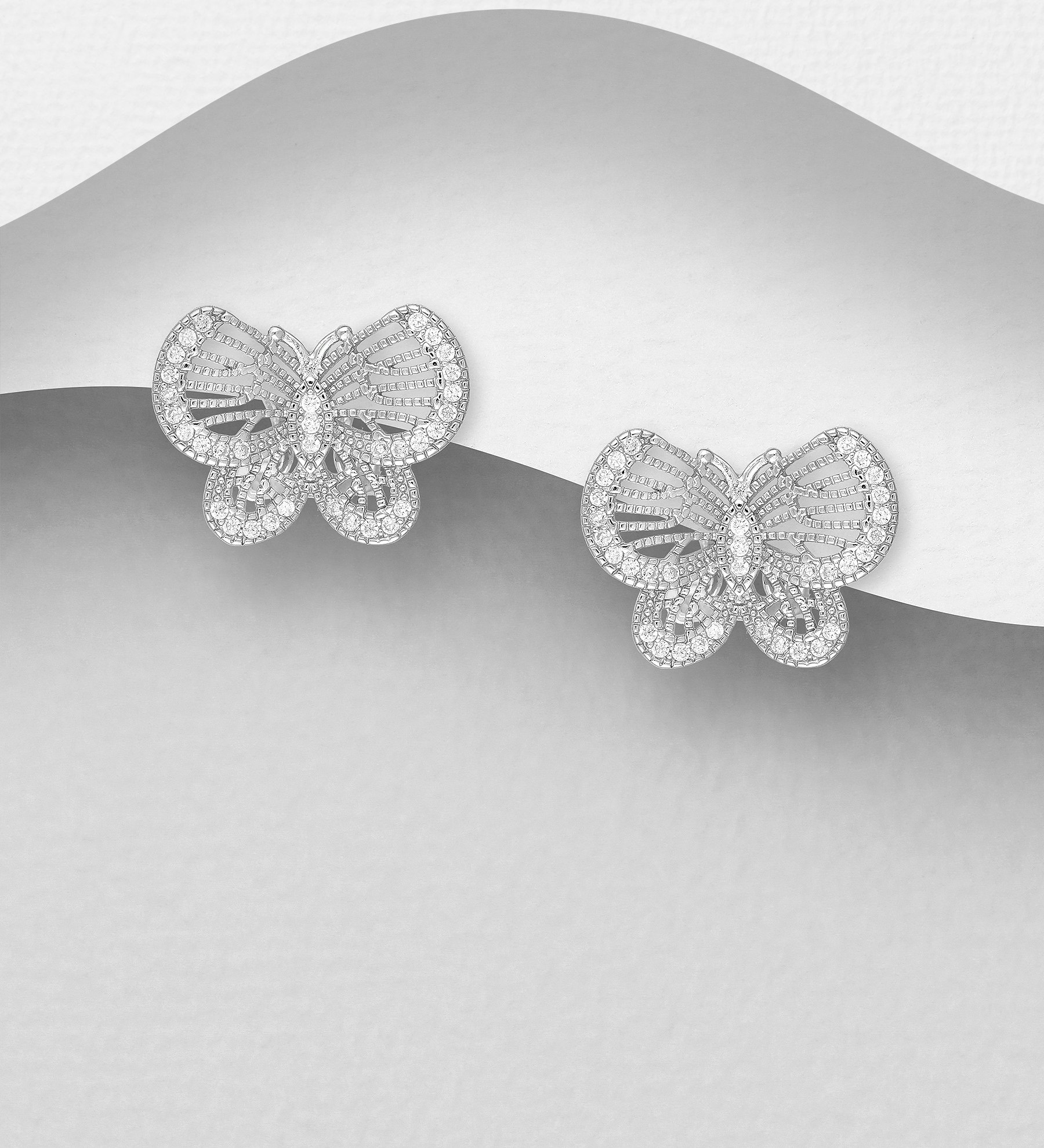 Silverörhängen lyxiga fjärilar fyllda med cubic zirkonia