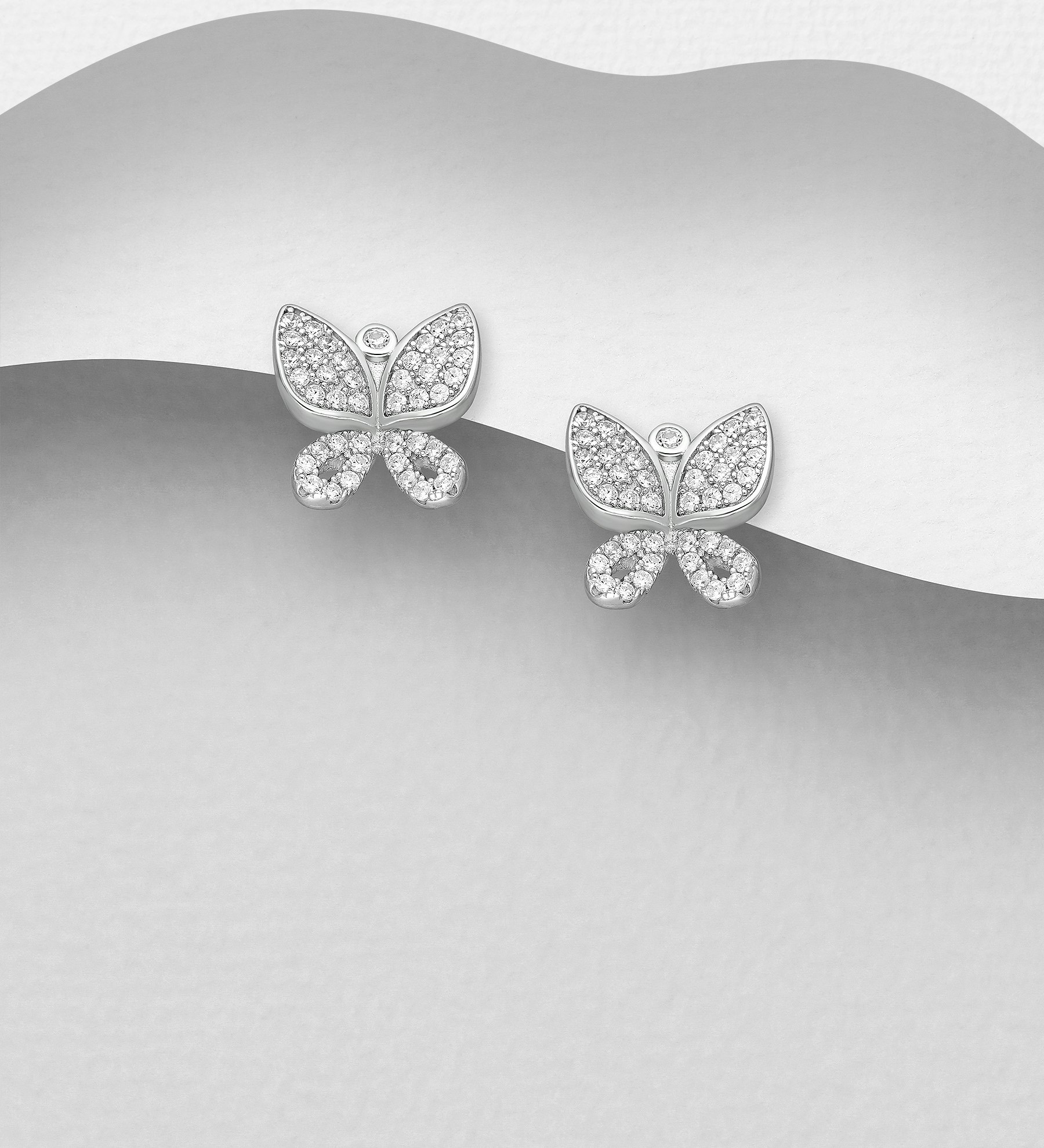Silverörhängen vackra fjärilar fyllda med cubic zirkonia