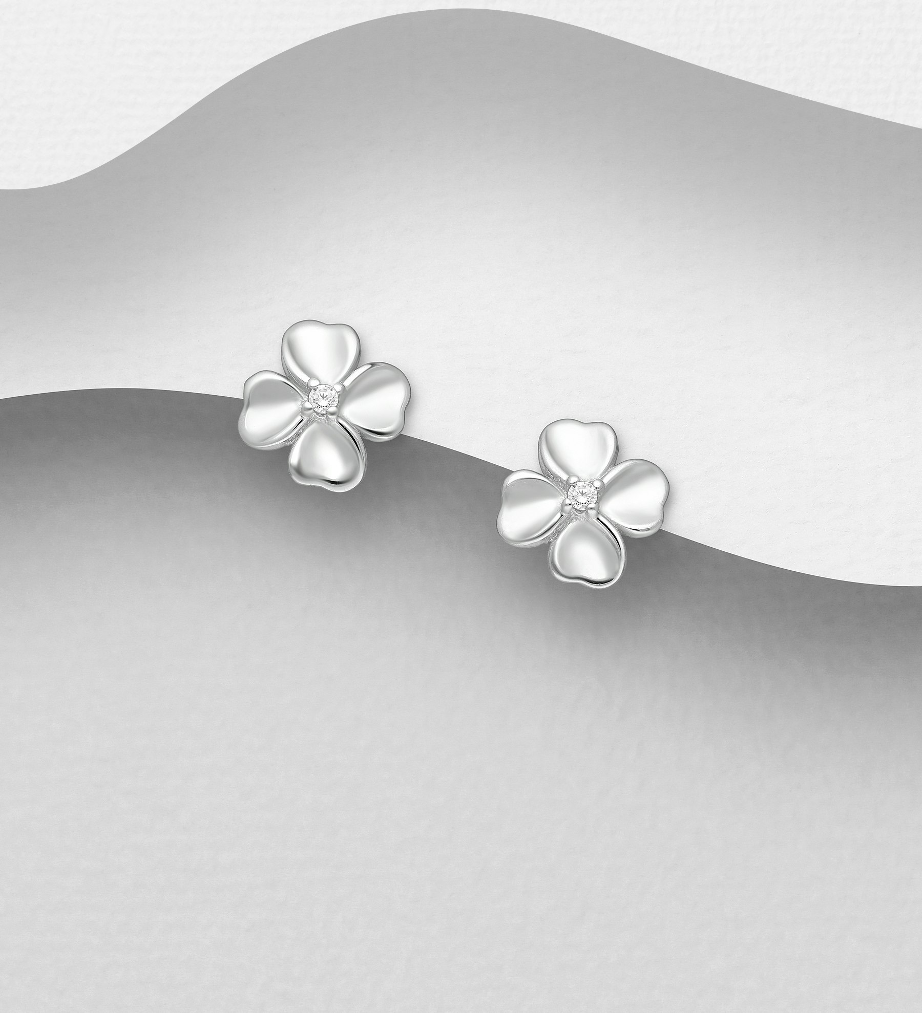 Silverörhängen studs - små Fyrklöver med sten i mitten