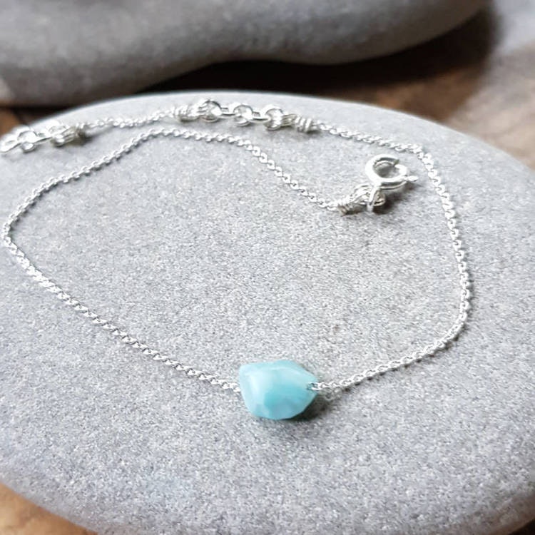 Silverarmband Tiny pebbles larimar. Silver och larimar