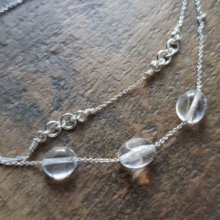Silversmycke Tiny pebbles bergkristall