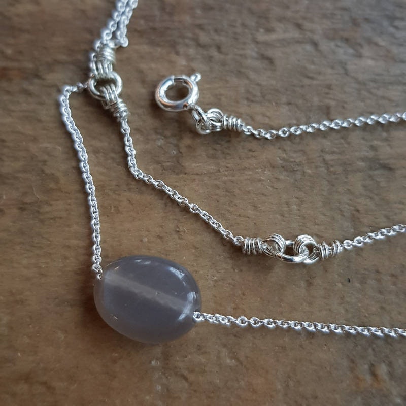 Silverhalsband Tiny pebbles dimgrå månsten