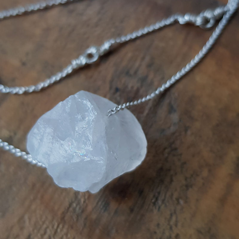 Silverhalsband Spirit Stone Bergkristall, detaljbild kristall