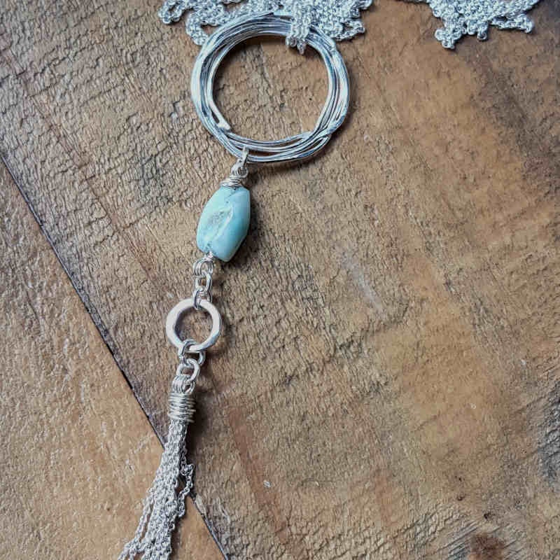 Silverhalsband Dreamcatcher nr 1; vacker sten av larimar & handarbetad liten silverring