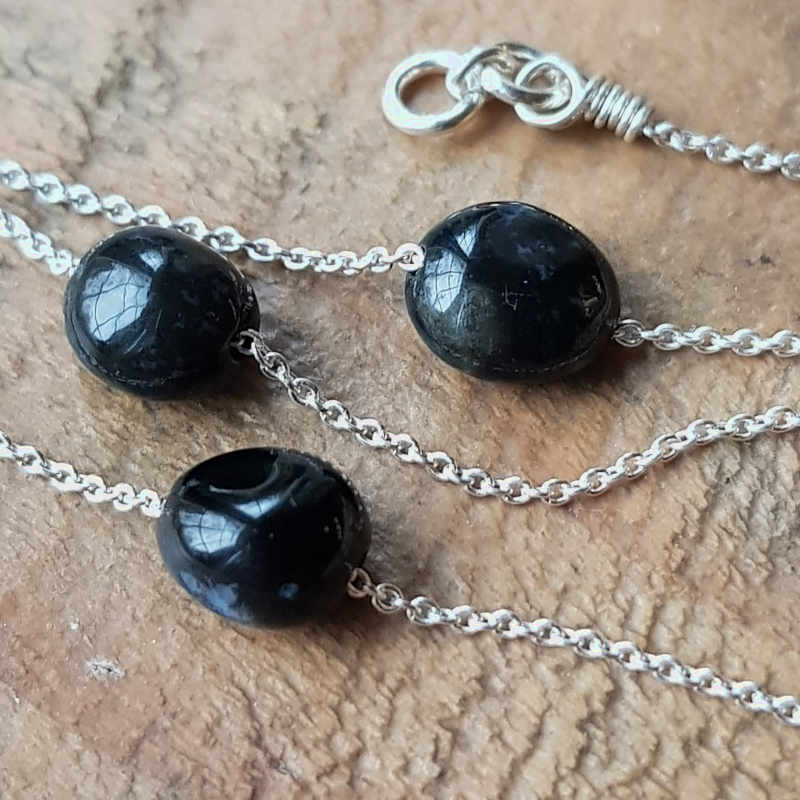 Silverarmband Tiny pebbles onyx, varje sten har sitt eget unika uttryck