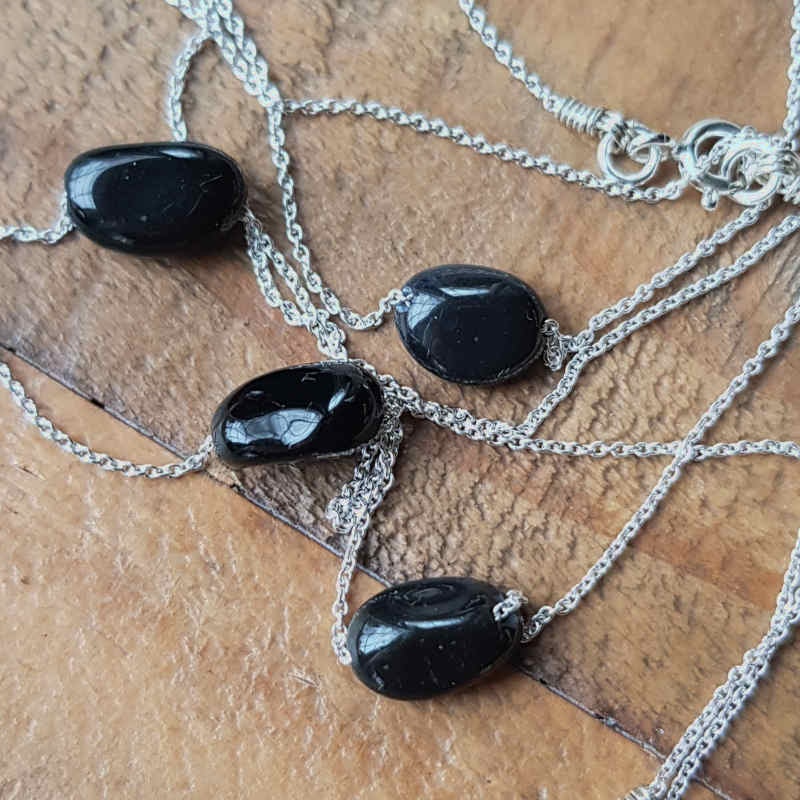 Silverhalsband Tiny pebbles onyx, varje sten har sitt eget unika uttryck.