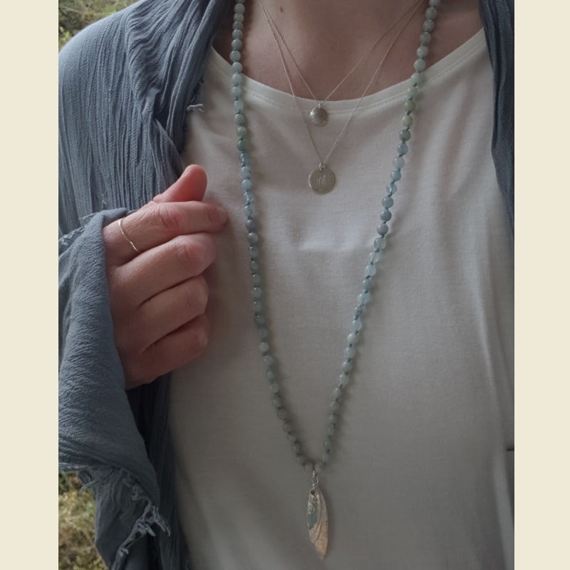 Mala halsbandet med akvamarin här tillsammans med silverhalsband La Luna grace & silverhalsband Lotus