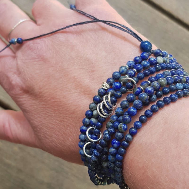 Halsbandet kan även bärs som ett armband!