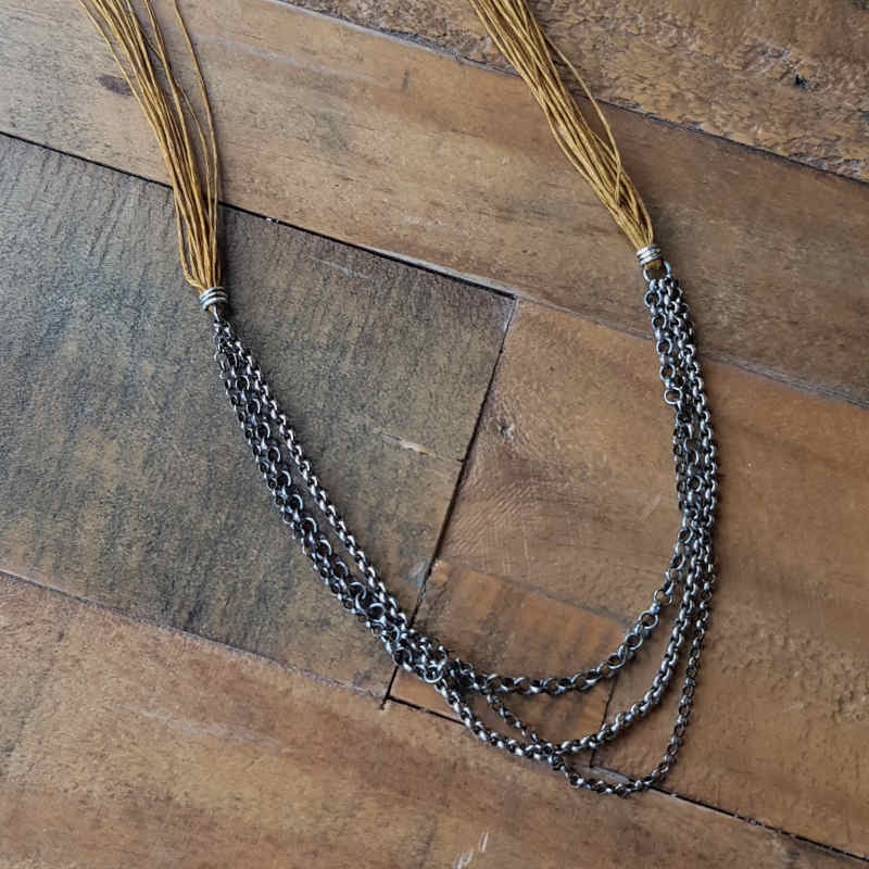 Halsband Tvinna umbra kedjor, lintråd i vacker nyans av umbra & oxiderade silverkedjor i olika dimension.
