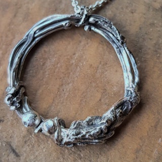 Silverhalsband Tånglek