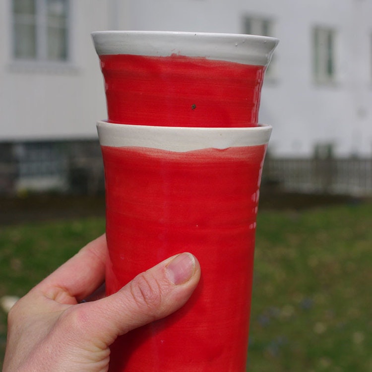 Rød kopp uten hank - Egelikunst