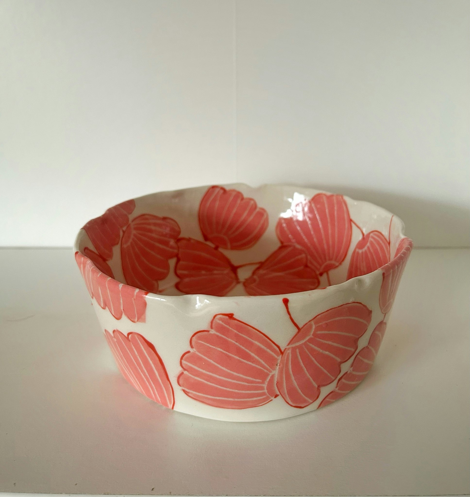 Skål med vågig kant rosa
